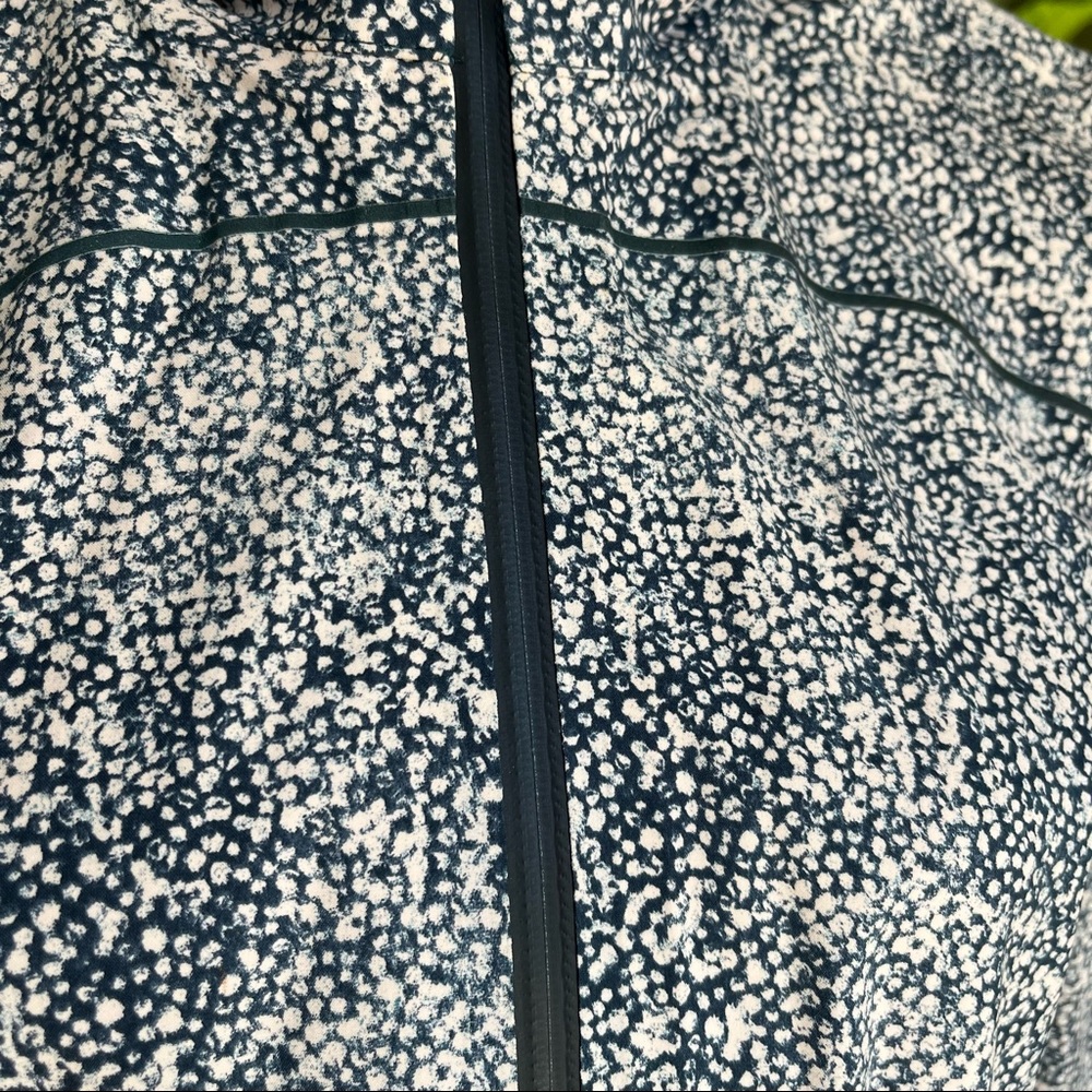Lululemon Runaway Jacket - Picture 3 of 15